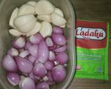 Foto langkah ke 1 dari resep Bumbu Dasar Bawang.