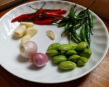 Foto langkah ke 3 dari resep Ikan pindang Kecap tumis Pete cabe.