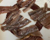 Foto del paso 3 de la receta: Ensalada de tomate, queso fresco y anchoas