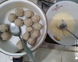 Foto langkah ke 1 dari resep Pentol crispy saos asam manis.