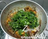 A picture of step 2 of Prawns with Spinach and Spring Onion Greens.