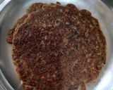A picture of step 5 of Turai jowar flour chilla.