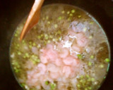 Foto del paso 9 de la receta: Merluza en salsa verde con guarnición de gambas y champiñones