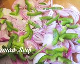 صورة لخطوة 1 من وصفة طاجن المكرونه بالسدق (السجق)