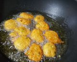 A picture of step 3 of Moong dal ki magoichiyan.