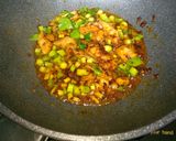 รูปขั้นตอนการทำที่ 6 ของ ข้าวผัดไก่คะน้าน้ำพริกเผากุนเชียงทอดกระเทียมกรอบ