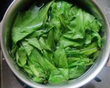 A picture of step 1 of Corn palak paneer.