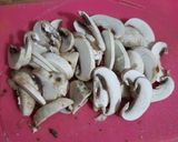 Foto langkah ke 1 dari resep Tumis brokoli jamur.