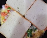 A picture of step 4 of Bread sliced cheese omelette.