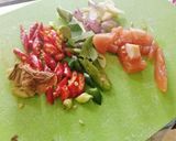 Foto langkah ke 2 dari resep Tumis ikan asin gabus.