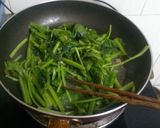 Hình bước làm 3 của món Rau bó xôi xào thịt 