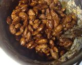 รูปขั้นตอนการทำที่ 4 ของ คาราเมลอัลมอนด์เคลือบช็อกโกเเลต (Chocolate-covered caramelized almonds)