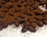รูปขั้นตอนการทำที่ 9 ของ คาราเมลอัลมอนด์เคลือบช็อกโกเเลต (Chocolate-covered caramelized almonds)