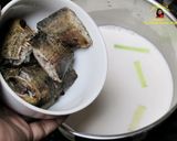 รูปขั้นตอนการทำที่ 3 ของ ต้มกะทิปลาสลิดกับใบมะขามอ่อน
