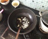 Hình bước làm 2 của món Tép đồng rang mặn