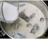 รูปขั้นตอนการทำที่ 8 ของ ต้มกะทิปลาสลิดกับใบมะขามอ่อน