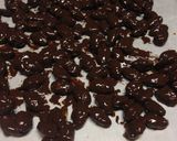รูปขั้นตอนการทำที่ 8 ของ คาราเมลอัลมอนด์เคลือบช็อกโกเเลต (Chocolate-covered caramelized almonds)