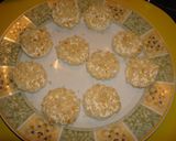 Foto del paso 2 de la receta: Canapés de queso a las finas hierbas y almendras