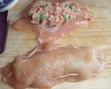 Foto del paso 4 de la receta: Milanesas de pollo rellenas con pimientos y quesos variados