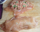 Foto del paso 4 de la receta: Milanesas de pollo rellenas con pimientos y quesos variados