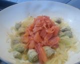 Foto del paso 3 de la receta: Espaguetis al nero di sepia con salmón ahumado y queso feta
