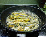 Foto del paso 3 de la receta: Tortilla francesa de anchoas con guarnición