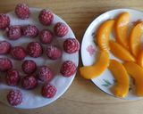 Foto del paso 6 de la receta: Corona roja al Oporto con frutas y nata