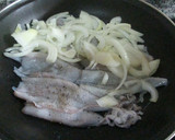Foto del paso 2 de la receta: Calamares con cebolla caramelizada