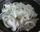 Foto del paso 3 de la receta: Calamares con cebolla caramelizada