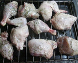 Foto del paso 1 de la receta: Pollo asado en la parrilla del horno