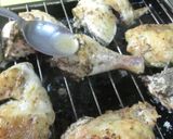 Foto del paso 3 de la receta: Pollo asado en la parrilla del horno