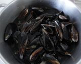 Foto del paso 1 de la receta: Mejillones con patatas