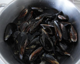 Foto del paso 1 de la receta: Mejillones con patatas