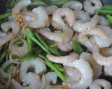 Foto del paso 3 de la receta: Fideos con gambas y judías