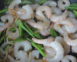Foto del paso 3 de la receta: Fideos con gambas y judías