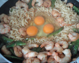 Foto del paso 6 de la receta: Fideos con gambas y judías