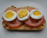 Foto del paso 4 de la receta: Tosta estilo pan bagnat