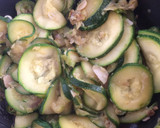 Foto del paso 1 de la receta: Tortilla de zapallitos zucchinis