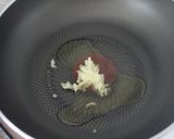 Foto del paso 1 de la receta: Huevos rellenos de gambas