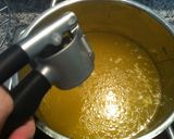 A picture of step 2 of Garlic Noodle Soup.