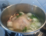 Foto del paso 3 de la receta: Caldo de pollo curativo