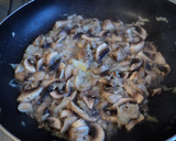 Foto del paso 4 de la receta: Corbatitas en salsa alfredo criolla