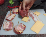 Foto del paso 2 de la receta: Solomillo ibérico prensado con bacon y queso