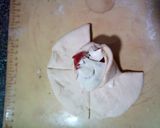 Foto del paso 4 de la receta: Pizza de jamón y queso con forma de rosa