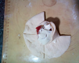 Foto del paso 4 de la receta: Pizza de jamón y queso con forma de rosa
