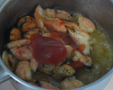 Foto del paso 1 de la receta: Piquillos rellenos de gambas y surimi