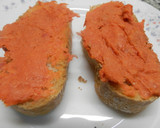Foto del paso 2 de la receta: tostada de sobrasada con queso cremoso y oregano