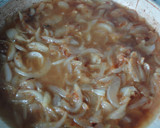 Foto del paso 4 de la receta: Longanizas frescas con gravy de cebollas