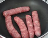 Foto del paso 5 de la receta: Longanizas frescas con gravy de cebollas