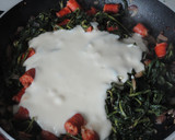 Foto del paso 6 de la receta: Cazuela de nabizas con huevos y txistorra